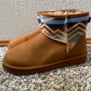 Ugh Pendleton size 8